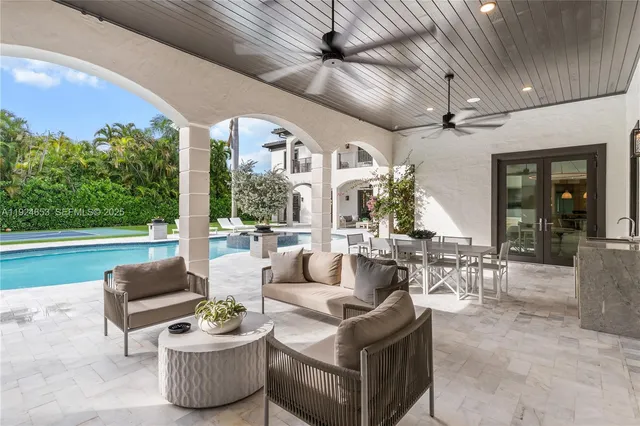 $9,495,000 | 6080 Southwest 104th Street, Pinecrest, FL 33156