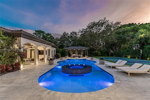 $9,495,000 | 6080 Southwest 104th Street, Pinecrest, FL 33156