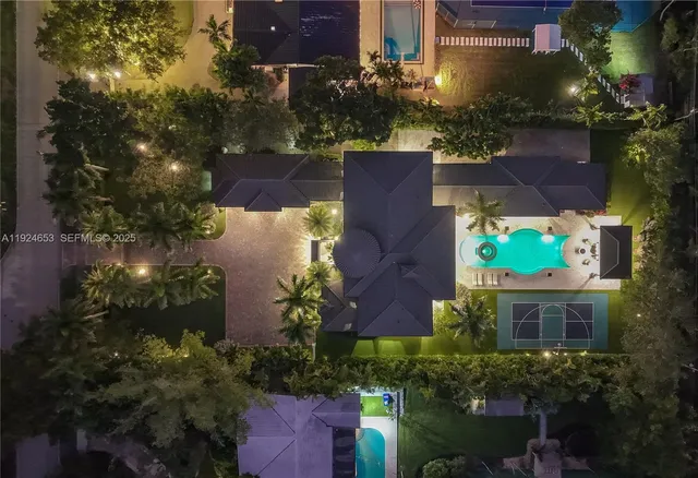 $9,495,000 | 6080 Southwest 104th Street, Pinecrest, FL 33156