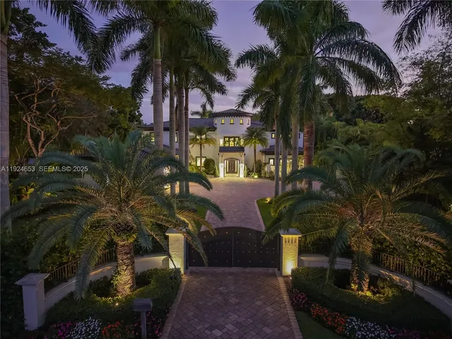 $9,495,000 | 6080 Southwest 104th Street, Pinecrest, FL 33156
