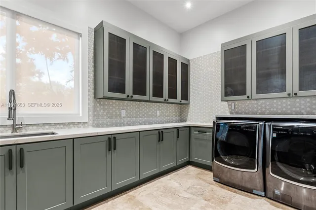 $9,495,000 | 6080 Southwest 104th Street, Pinecrest, FL 33156