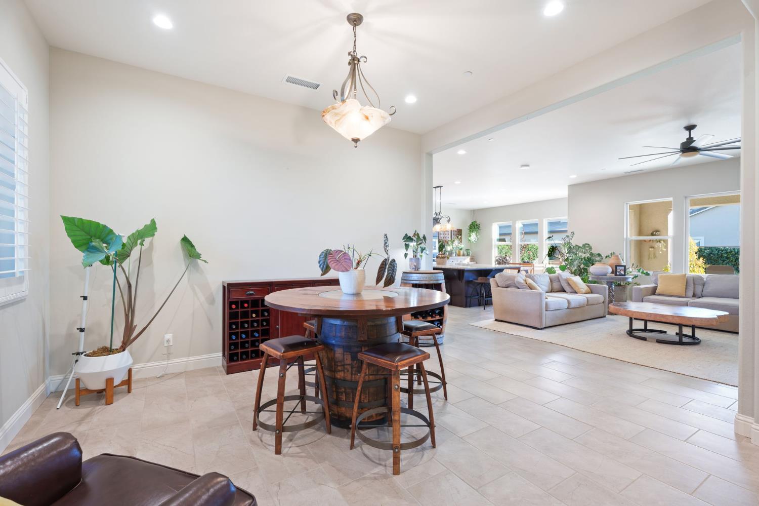 822 Overstone Avenue Madera, CA 93636 - Photo 9 of 54