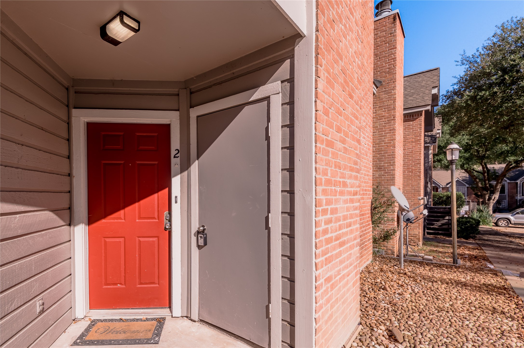 2401 Sycamore Avenue, Unit E2 Huntsville, TX 77340 - Photo 3 of 19