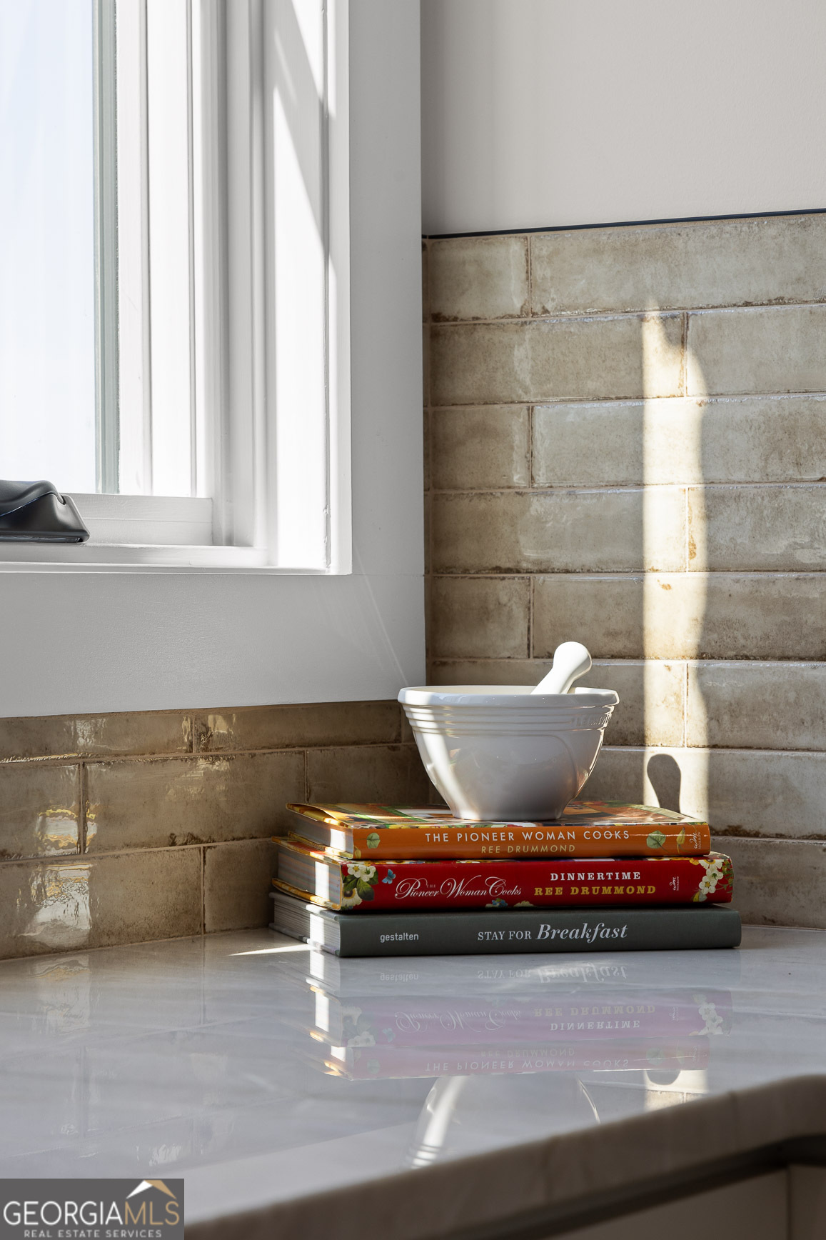 6565 Scenic Highway Rising Fawn, GA 30738 - Photo 13 of 47 a living room with a couch