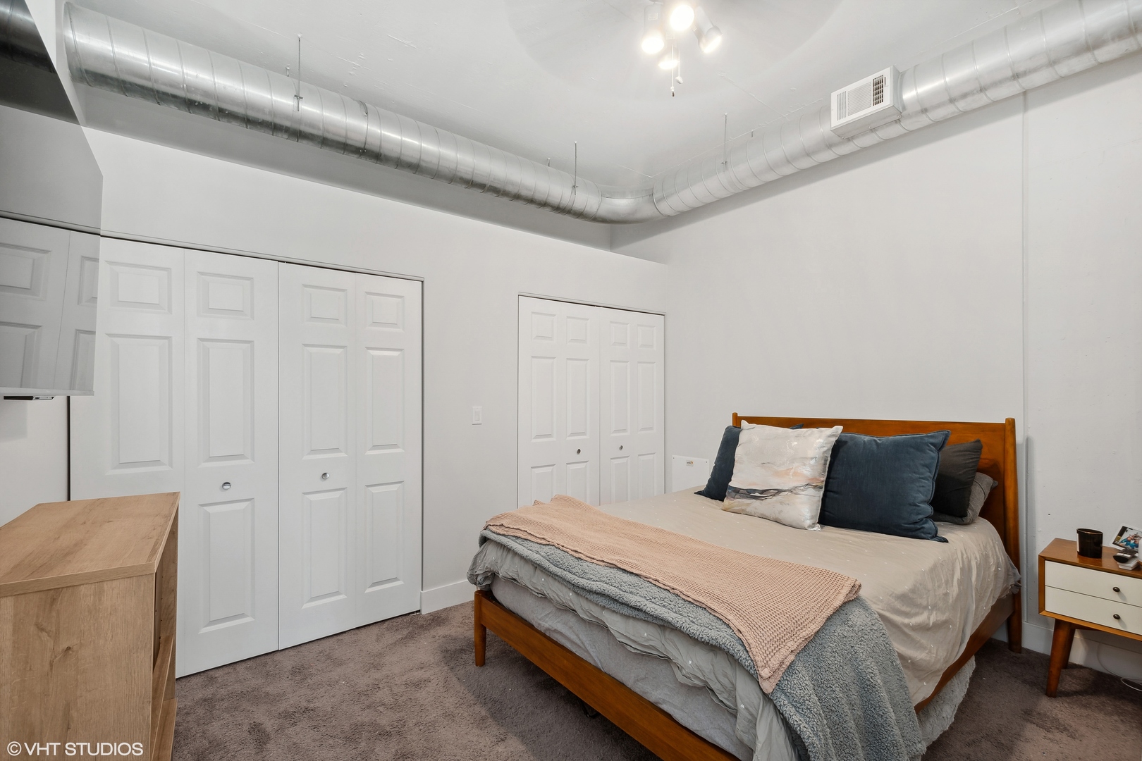 950 West Monroe Street, Unit 602 Chicago, IL 60607 - Photo 9 of 14 a bedroom with a bed and a cabinets