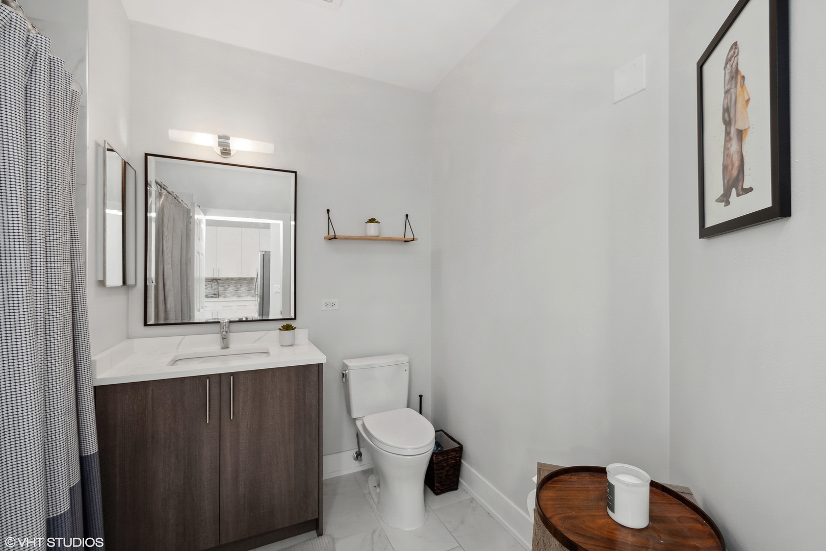 950 West Monroe Street, Unit 602 Chicago, IL 60607 - Photo 10 of 14 a bathroom with a toilet a sink and mirror