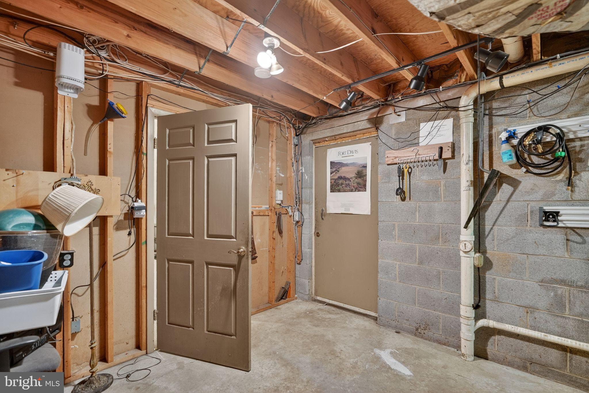 13821 Esworthy Road Darnestown, MD 20874 - Photo 49 of 98 a view of a storage room