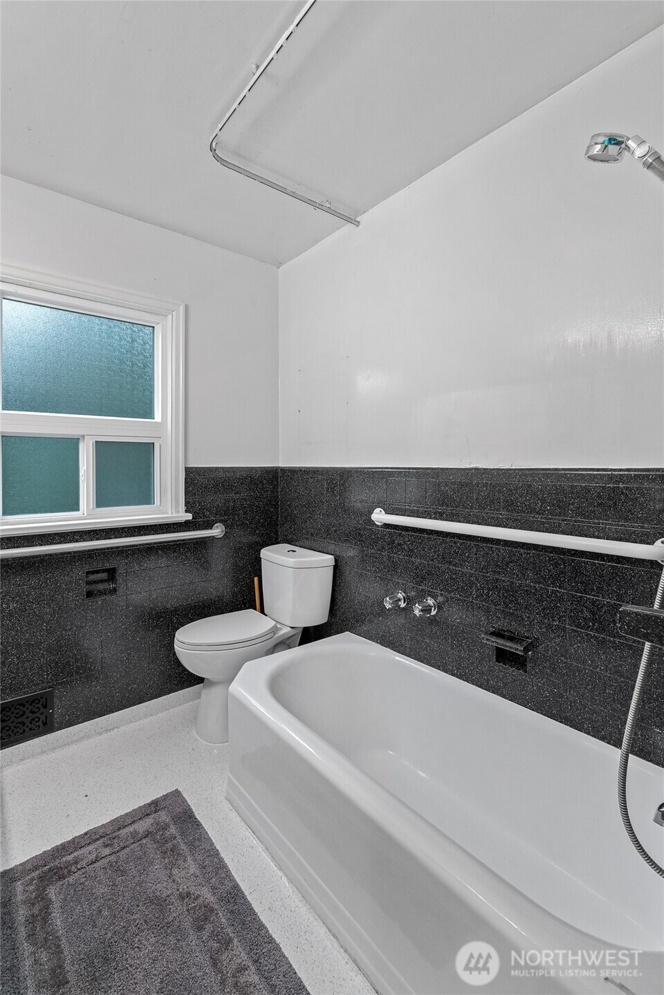 9222 3rd Avenue Southwest Seattle, WA 98106 - Photo 15 of 38