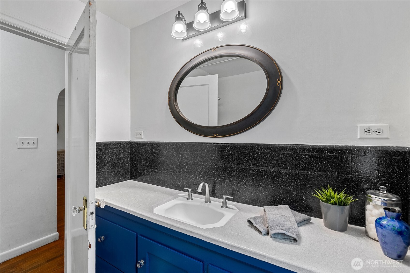 9222 3rd Avenue Southwest Seattle, WA 98106 - Photo 16 of 38