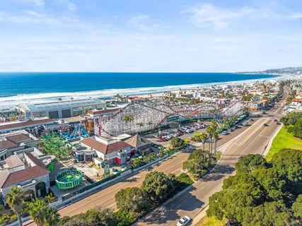 a close up view of a washer and dryer