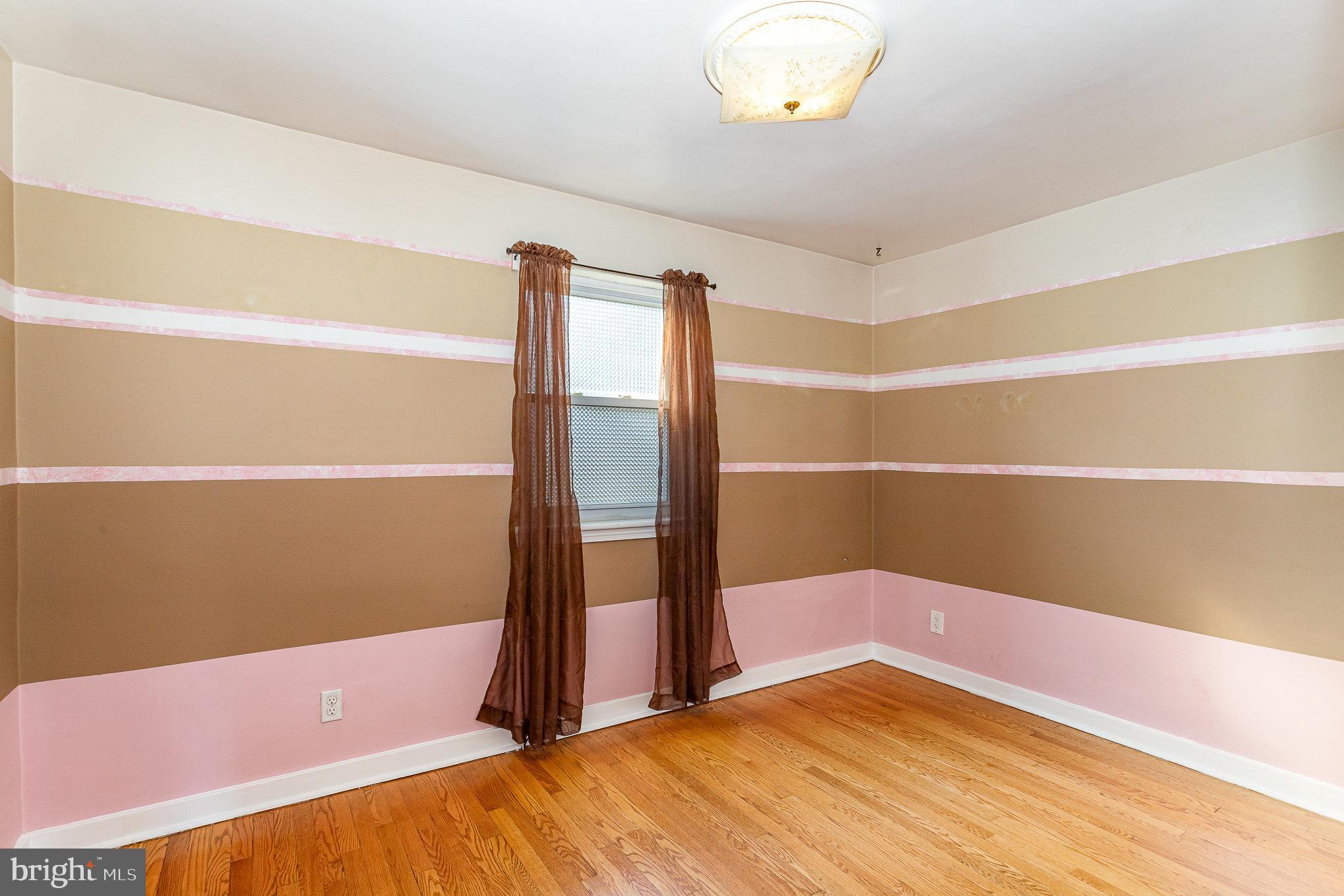 3914 Rutherford Street Harrisburg, PA 17111 - Photo 16 of 32 Bedroom 2: 11' x 12'