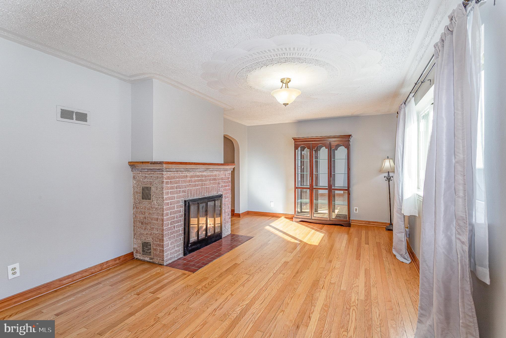 3914 Rutherford Street Harrisburg, PA 17111 - Photo 4 of 32 Bright living room