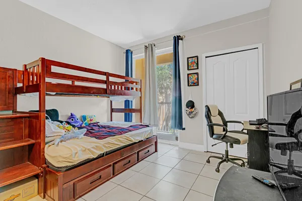 $285,000 | 1015 Shoma Drive, Unit 1015, Royal Palm Beach, FL 33414