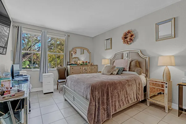 $285,000 | 1015 Shoma Drive, Unit 1015, Royal Palm Beach, FL 33414