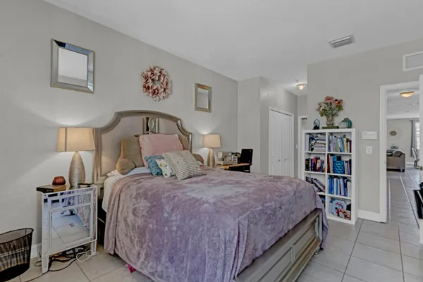 $285,000 | 1015 Shoma Drive, Unit 1015, Royal Palm Beach, FL 33414