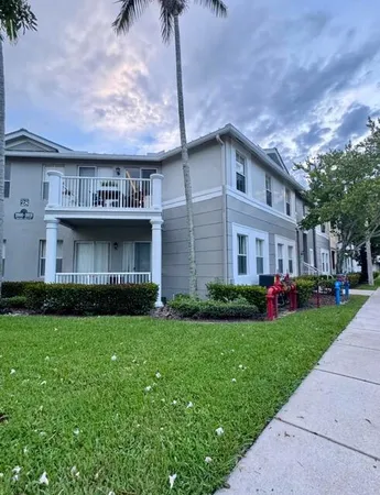$285,000 | 1015 Shoma Drive, Unit 1015, Royal Palm Beach, FL 33414