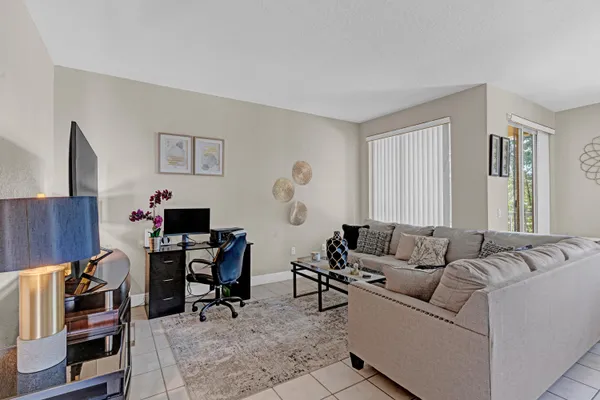 $285,000 | 1015 Shoma Drive, Unit 1015, Royal Palm Beach, FL 33414