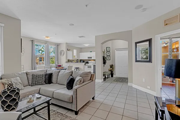 $285,000 | 1015 Shoma Drive, Unit 1015, Royal Palm Beach, FL 33414