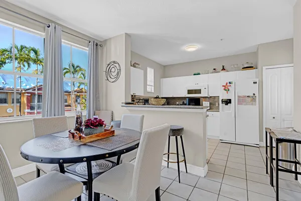 $285,000 | 1015 Shoma Drive, Unit 1015, Royal Palm Beach, FL 33414