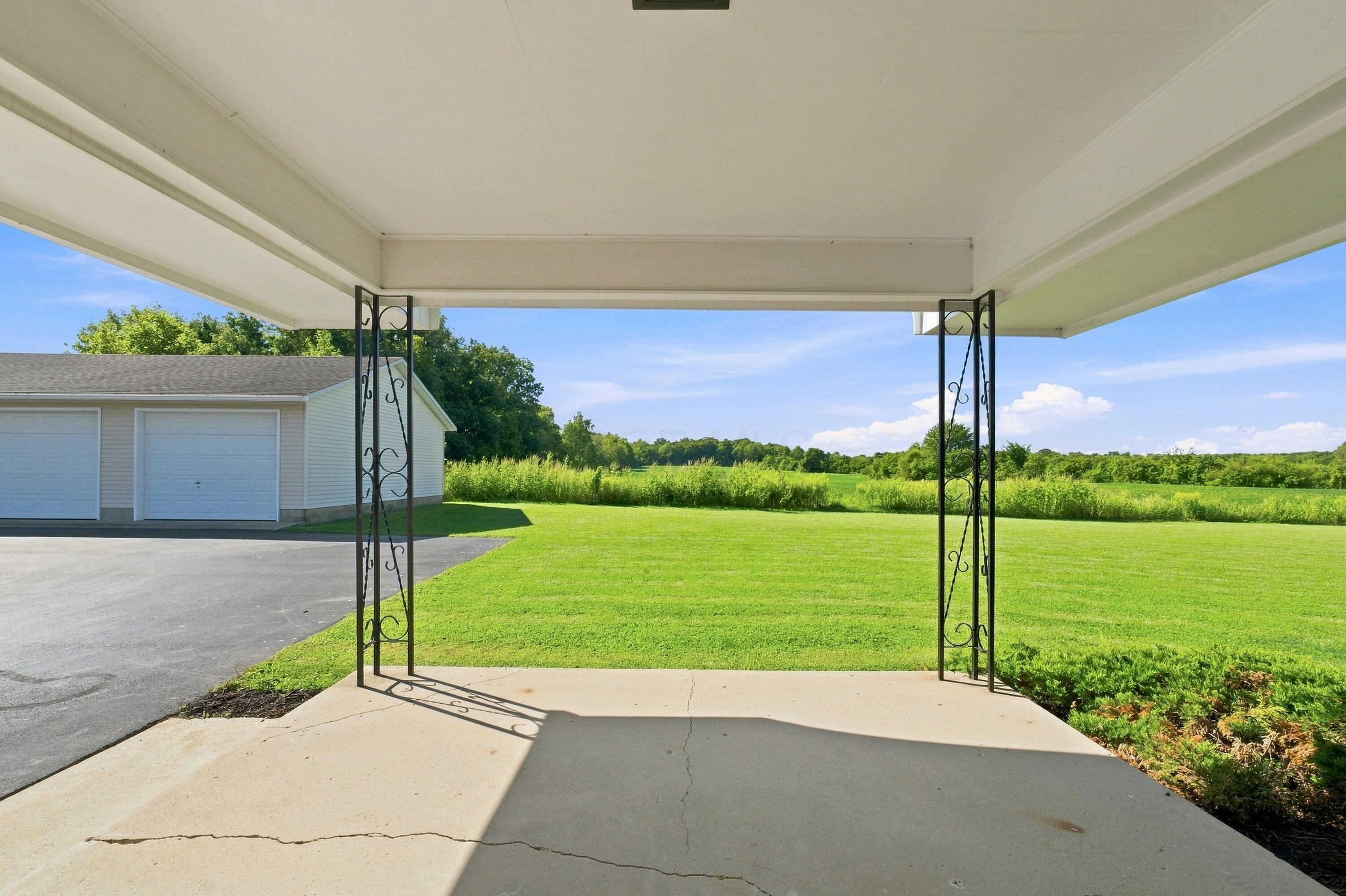 2464 Lees Road Newark, OH 43056 - Photo 14 of 44 Covered patio out back