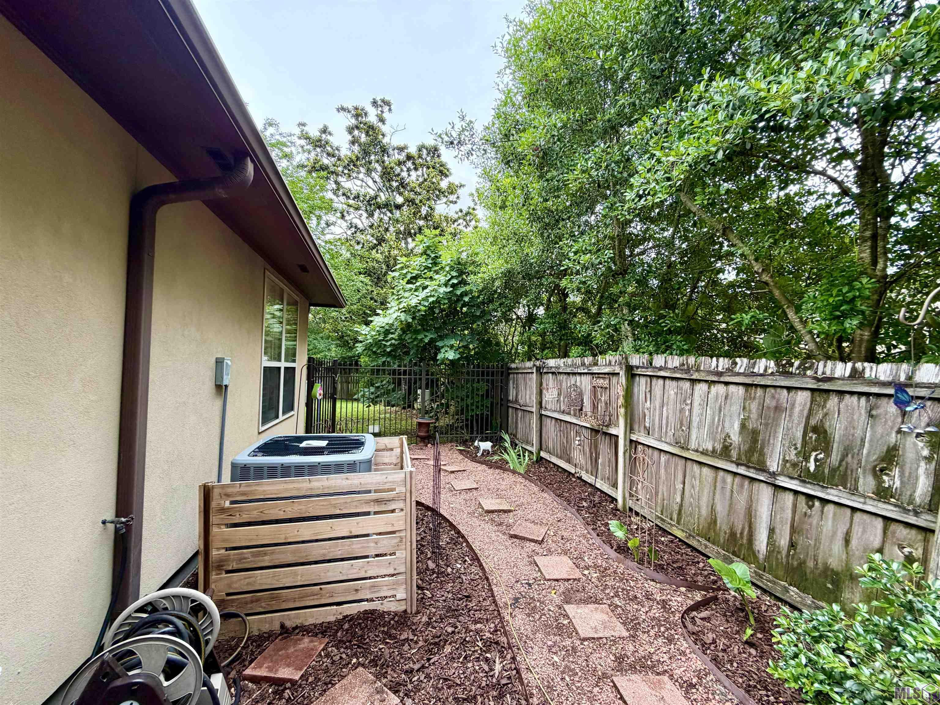 2024 Lac Cache Court Baton Rouge, LA 70816 - Photo 11 of 19