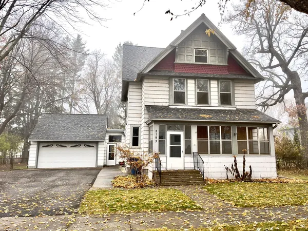 $1,800 | 2193 1st Street, White Bear Lake, MN 55110