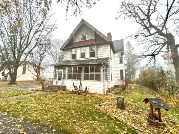 $1,800 | 2193 1st Street, White Bear Lake, MN 55110