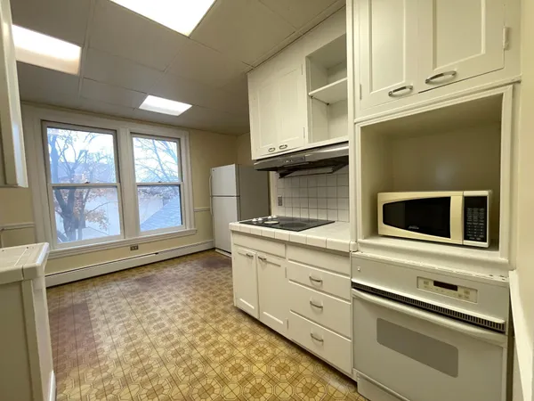 $1,800 | 2193 1st Street, White Bear Lake, MN 55110