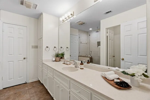 $599,999 | 407 Towne Park Trail, Austin, TX 78751