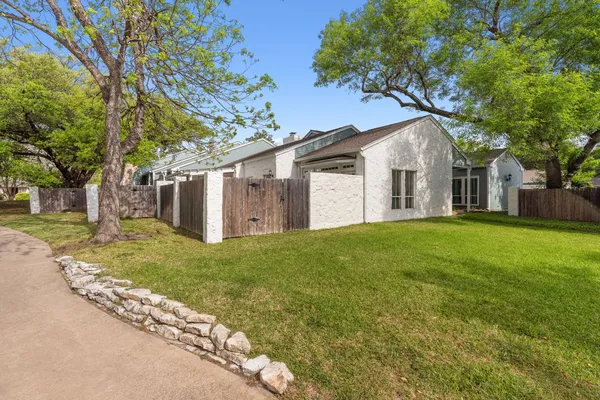 $599,999 | 407 Towne Park Trail, Austin, TX 78751