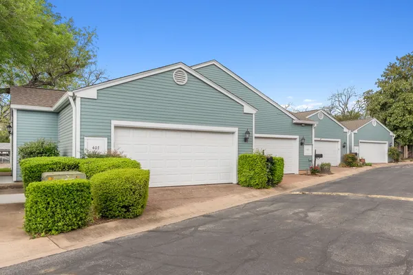 $599,999 | 407 Towne Park Trail, Austin, TX 78751