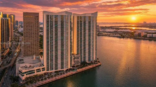 $3,350 | 325 South Biscayne Boulevard, Unit UPH24, Miami, FL 33131