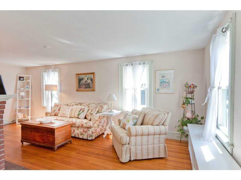 22 Strathmore Road South Portland, ME 04106 - Photo 6 of 35 Living Room.