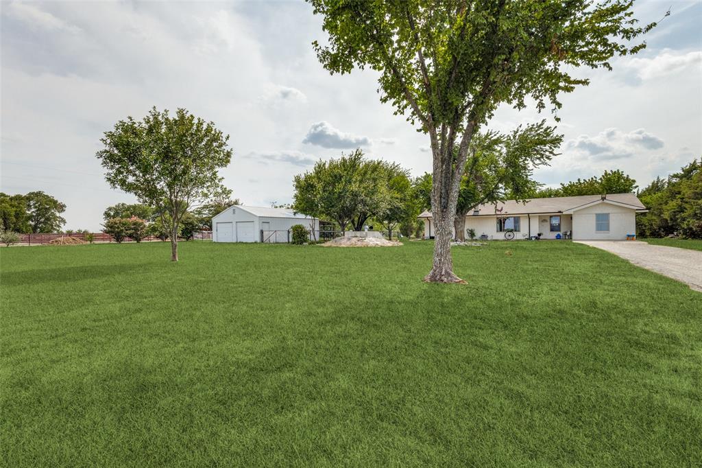 6482 County Road 321 Valley View, TX 76272 - Photo 3 of 40