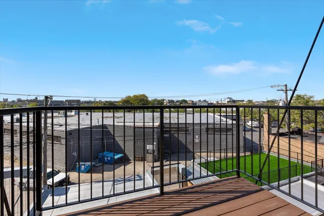 $799,000 | 2450 North Clybourn Avenue, Unit 5S, Chicago, IL 60614