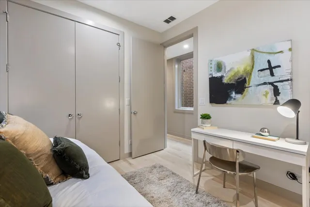 $799,000 | 2450 North Clybourn Avenue, Unit 5S, Chicago, IL 60614