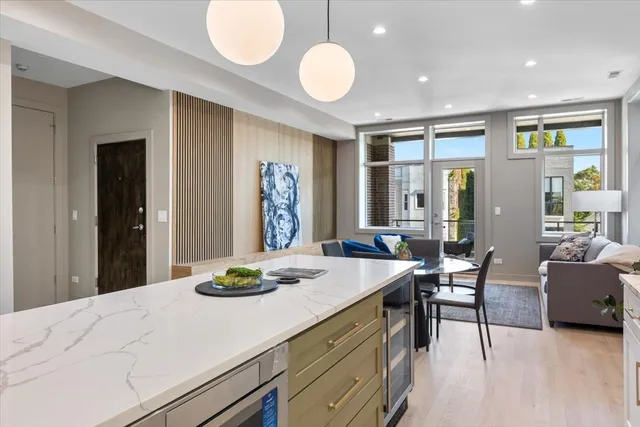 $799,000 | 2450 North Clybourn Avenue, Unit 5S, Chicago, IL 60614