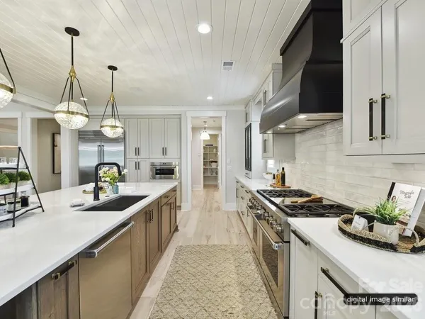 $2,094,445 | 3133 Country Club Drive, Charlotte, NC 28205