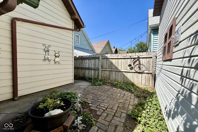 $1,800 | 1749 Delaware Street, Indianapolis, IN 46225