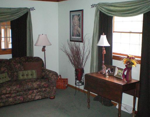 681 Weigles Hill Road Elizabeth, PA 15037 - Photo 4 of 18 Living Room.