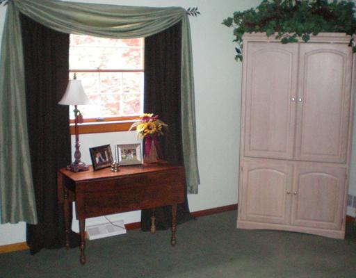 681 Weigles Hill Road Elizabeth, PA 15037 - Photo 5 of 18 Living Room.