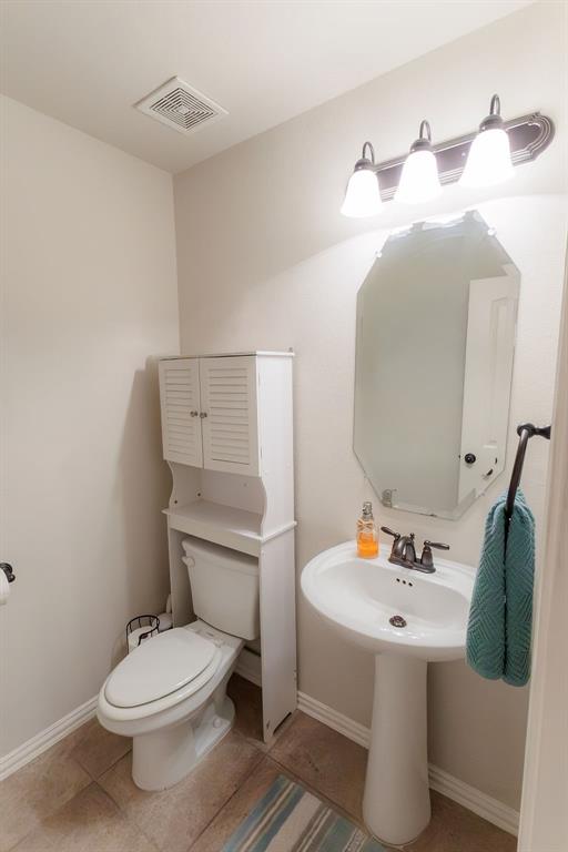 544 Madrone Trail Forney, TX 75126 - Photo 6 of 23 a bathroom with a sink toilet and mirror