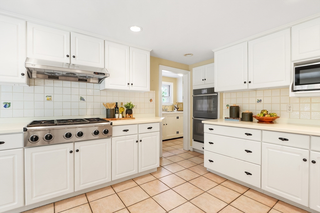 42 Edmunds Road Wellesley, MA 02481 - Photo 5 of 42