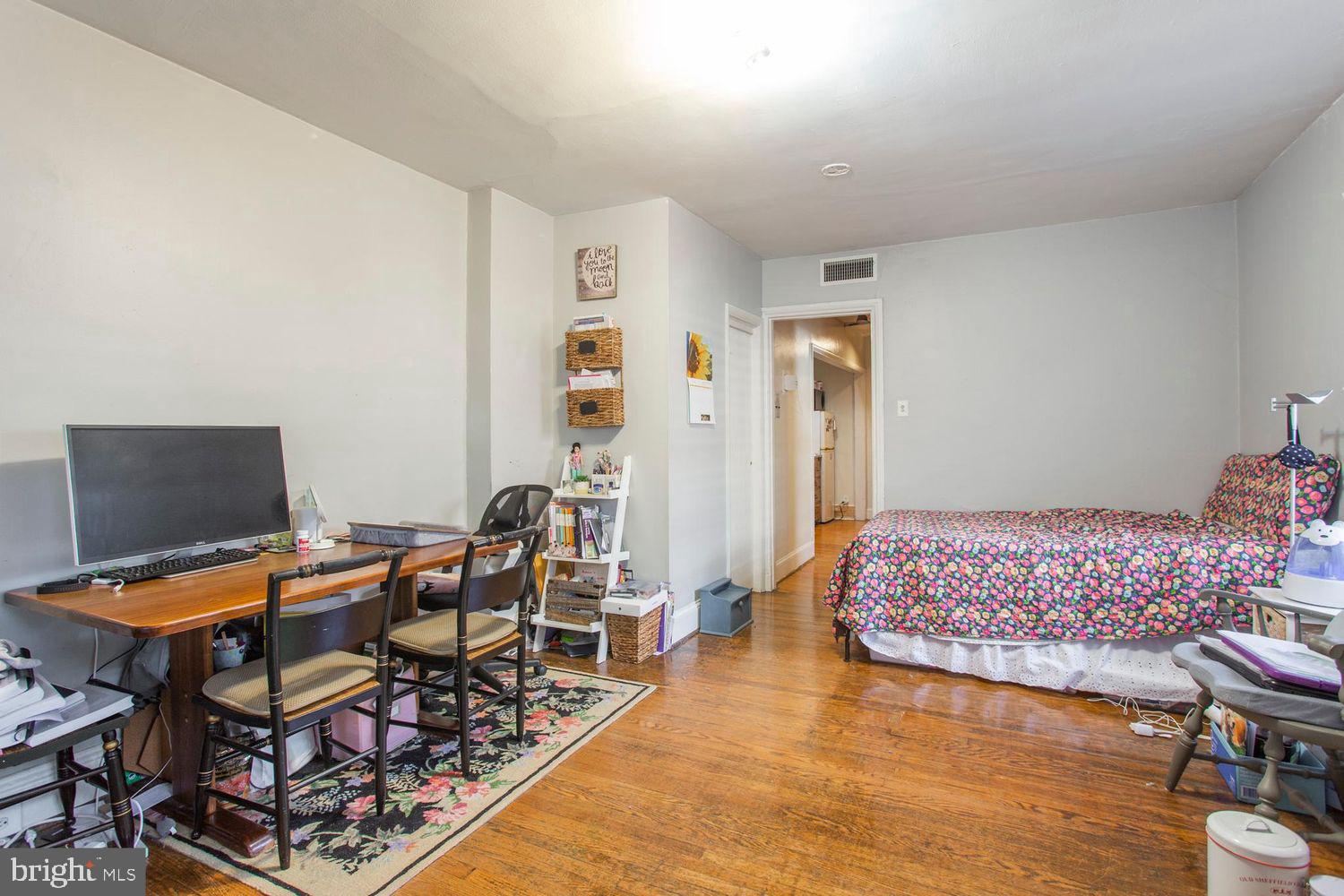 1807 Spruce Street, Unit 3R Philadelphia, PA 19103 - Photo 3 of 9