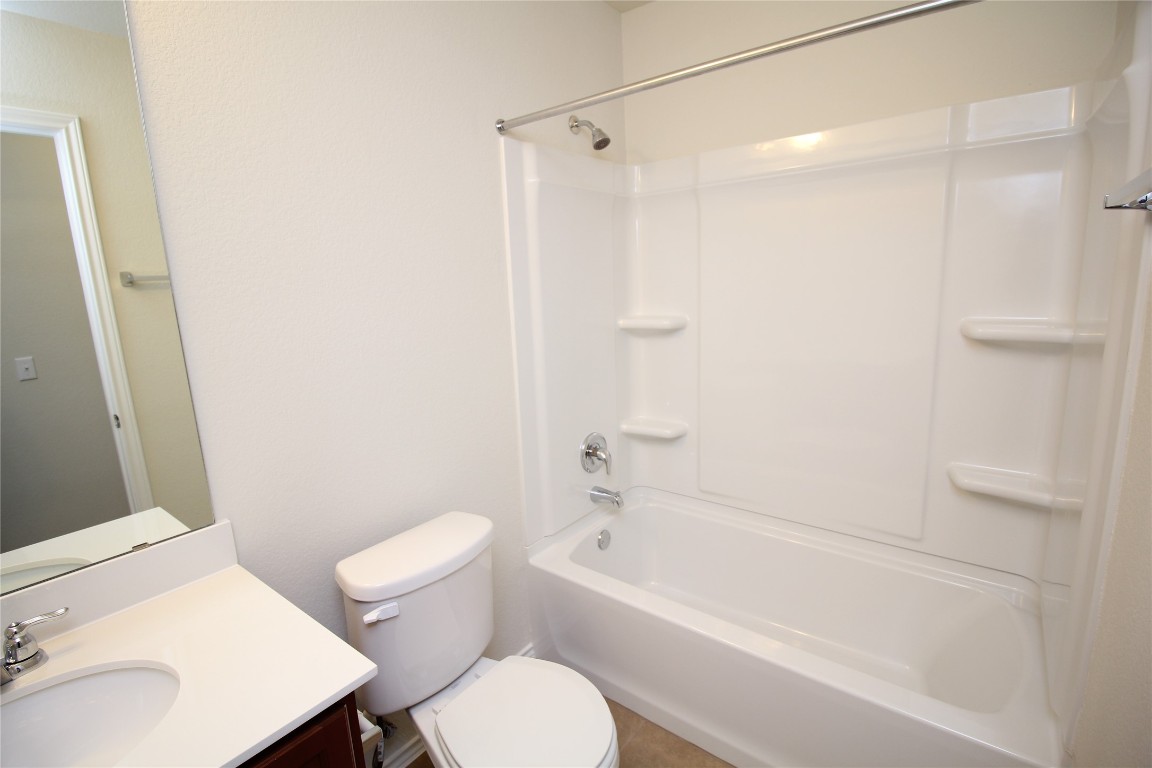 9001 Tall Sky Trc Austin, TX 78724 - Photo 3 of 4 Bathroom with vanity and shower / washtub combination