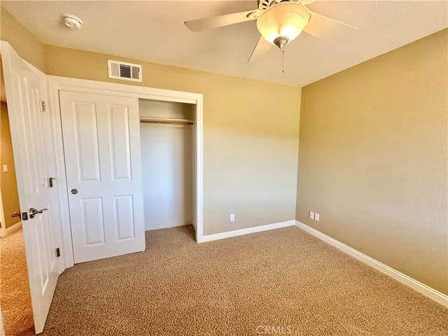 a view of empty room with a ceiling fan