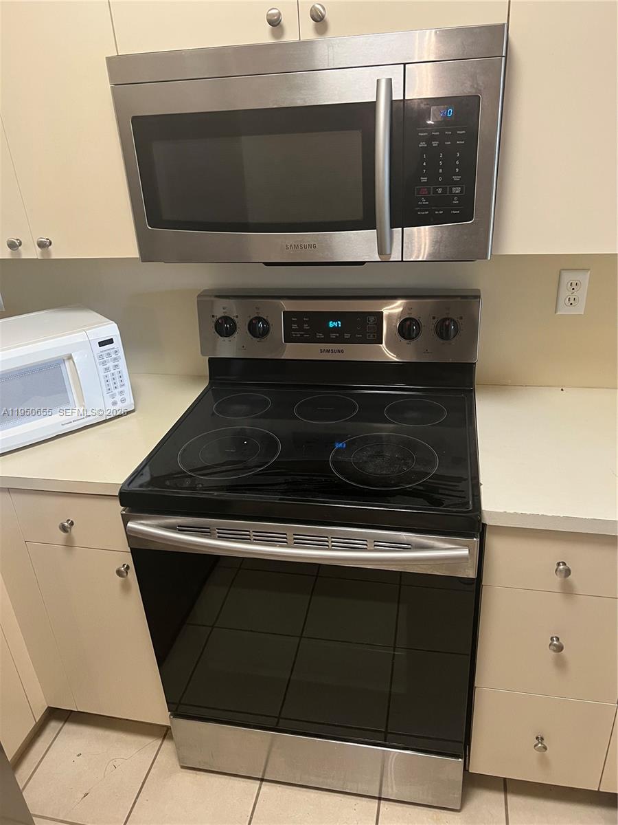 11040 Southwest 196th Street, Unit 110 Cutler Bay, FL 33157 - Photo 5 of 26