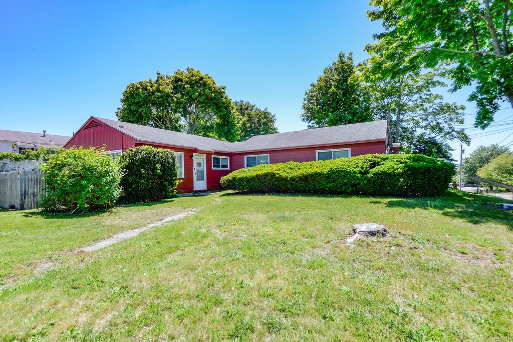 15 Ludlow Road Middletown, RI 02842 - Photo 3 of 10