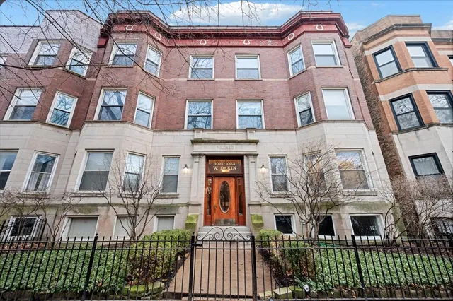 $3,300 | 1023 West Dakin Street, Unit 1W, Chicago, IL 60613