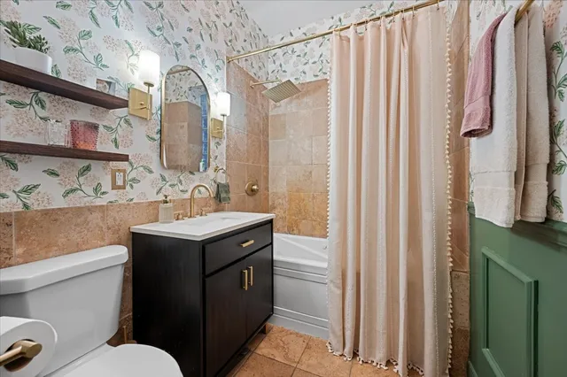 $3,300 | 1023 West Dakin Street, Unit 1W, Chicago, IL 60613